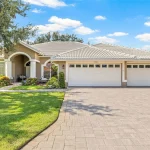 Why Are Homes With Air Conditioning and a Garage So Popular in St. Petersburg, Florida